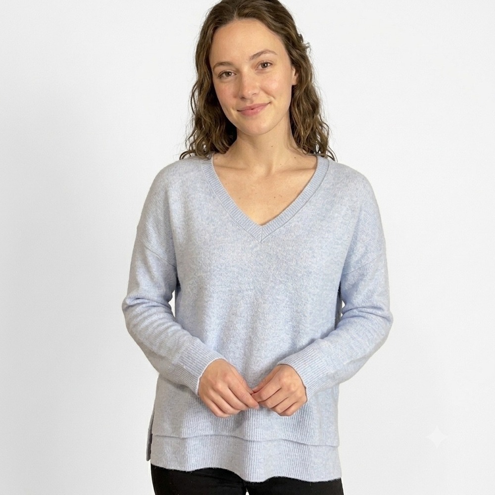 Lucky Brand Womens Size Medium V-Neck Sweater Light Blue Cozy Knit Pullover
